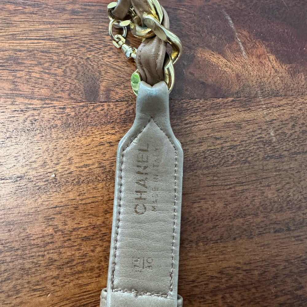 CHANEL Rue Cambon Beige Leather Belt with Gold Chain - Picture 4 of 7